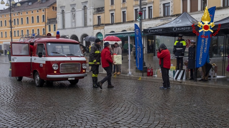 La Befana dei Vigili del fuoco nei reparti di Pediatria degli Ospedali del Veneto