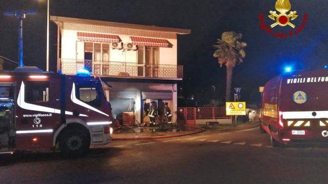 Vighizzolo d’Este (PD) – Evacuata una famiglia di 5 persone da una abitazione in fiamme