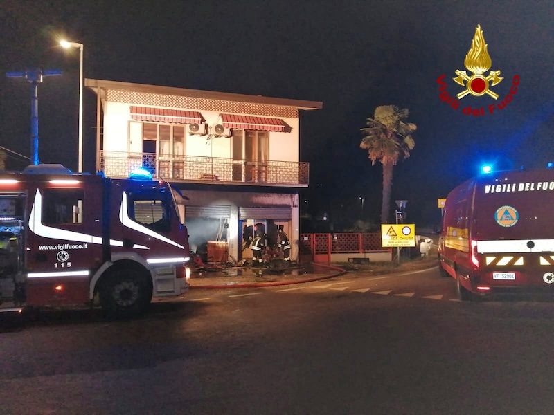 Vighizzolo d’Este (PD) – Evacuata una famiglia di 5 persone da una abitazione in fiamme