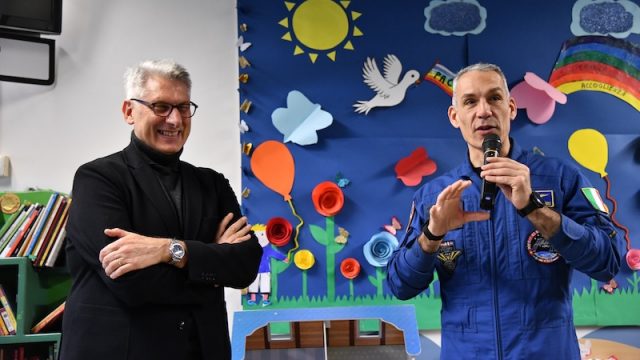 Ospedale Pediatrico Bambino Gesù – L’Astronauta Col. Walter Villadei di ritorno dalla ISS visita i piccoli pazienti ricoverati