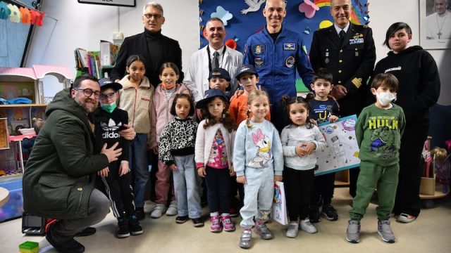 Ospedale Pediatrico Bambino Gesù – L’Astronauta Col. Walter Villadei di ritorno dalla ISS visita i piccoli pazienti ricoverati