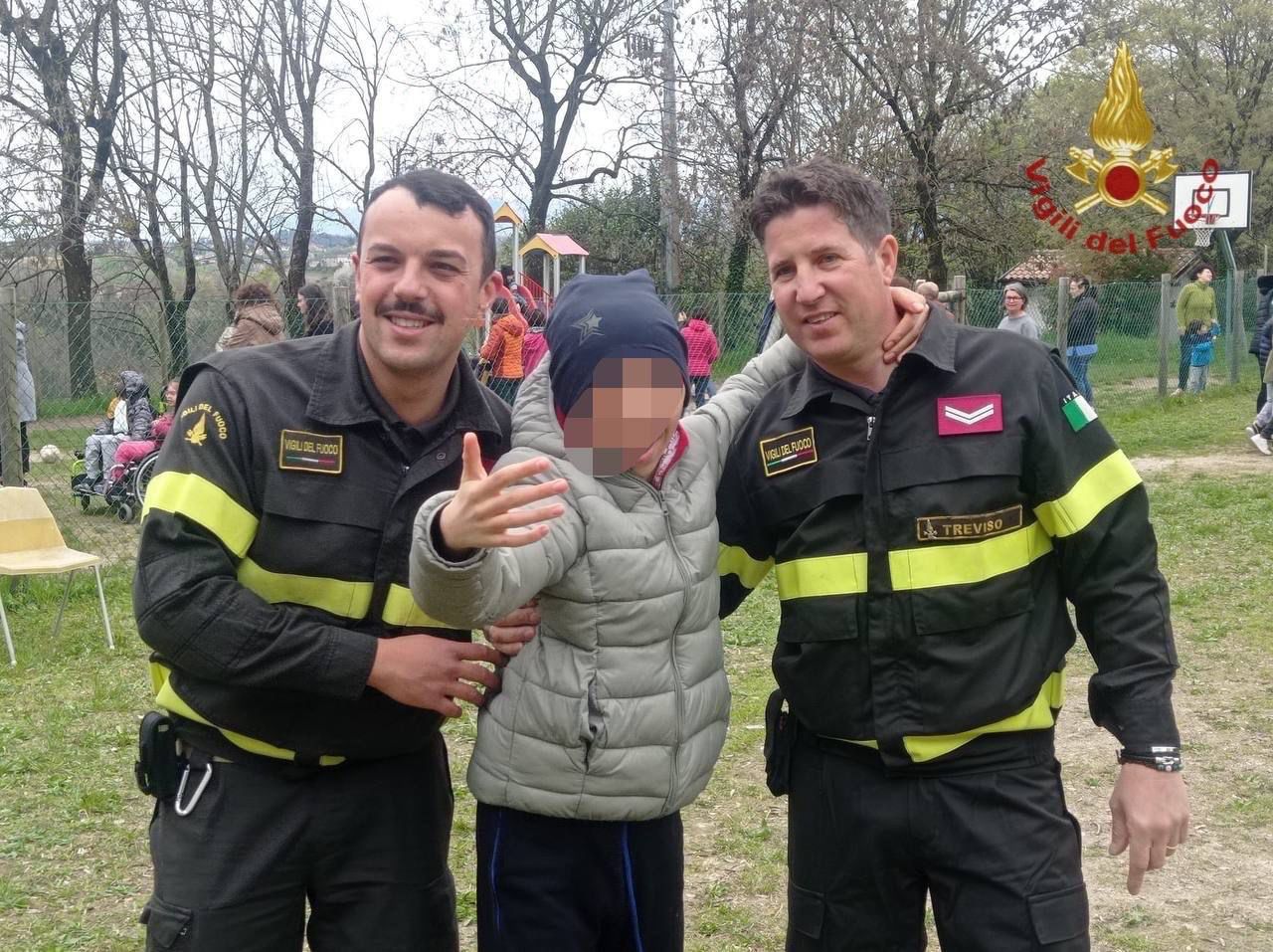 Treviso – I Vigili del fuoco donano un uovo di Pasqua agli ospiti della struttura dell’Associazione “La nostra famiglia”
