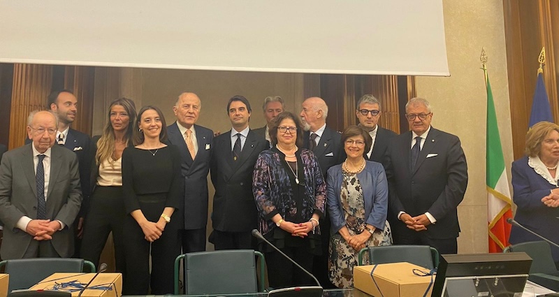 Vittorio Camaiani riceve il Premio Marchigiano dell’anno in Senato