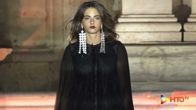 Michele Miglionico sfila la nuova collezione di alta moda in Piazza del Campidoglio a Roma – Lo stilista ospite del grande evento di moda “Ensemble”