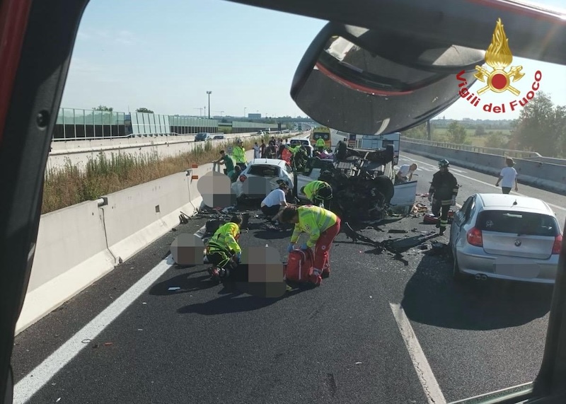 Gravissimo incicidente in A4 a San Donà di Piave (VE): 9 mezzi coinvolti e 9 feriti