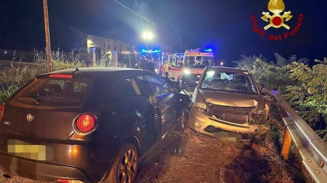 Valeggio sul Mincio (VR) – Drammatico incidente tra 2 auto nella notte: 2 persone decedute e 2 ferite gravemente