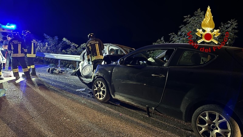 Valeggio sul Mincio (VR) – Drammatico incidente tra 2 auto nella notte: 2 persone decedute e 2 ferite gravemente