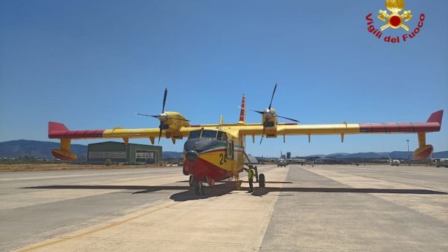 Emergenza incendi boschivi in Grecia – Contingente di 32 VVF, 13 dei quali dai Comandi del Veneto, e 2 Canadair inviati nel paese ellenico (FOTO e VIDEO)