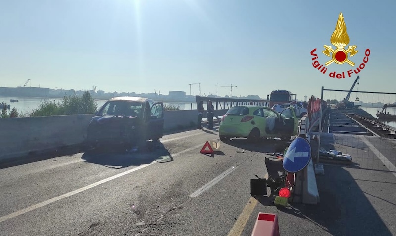 Chioggia (VE) – Incidente tra tre auto sul Ponte Translagunare: cinque feriti