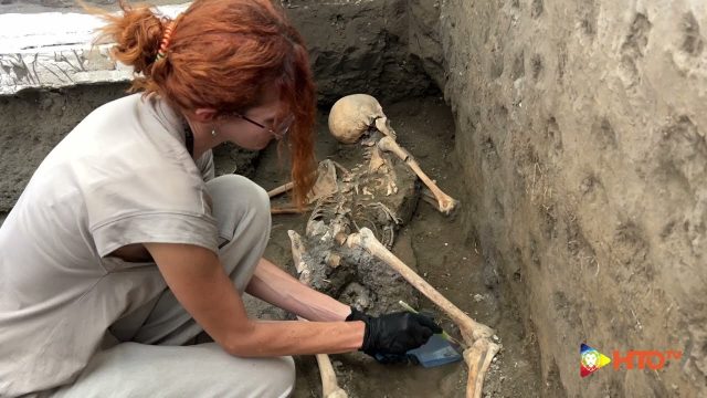 Pompei (NA) – Il rinvenimento di altre due vittime dell’eruzione del Vesuvio del 79 d.C. nell’ambiente 33 dell’Insula 10, Regio IX