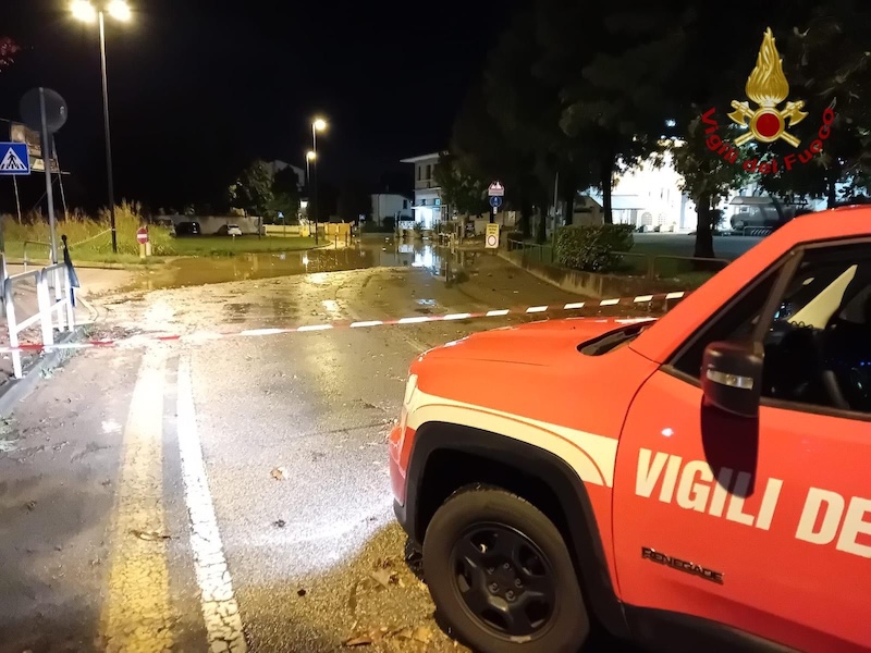 Maltempo in Veneto: Oltre 450 le chiamate di soccorso alle Sale Operative dei Vigili del fuoco di Padova, Treviso, Vicenza, Venezia e Verona