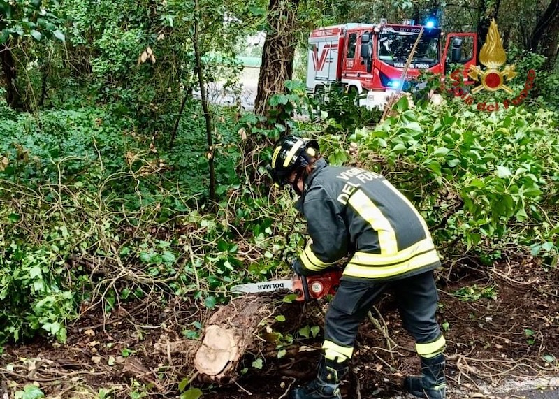 Forte ondata di maltempo ha flagellato il Veneto: Oltre 100 gli interventi dei Vigili del fuoco