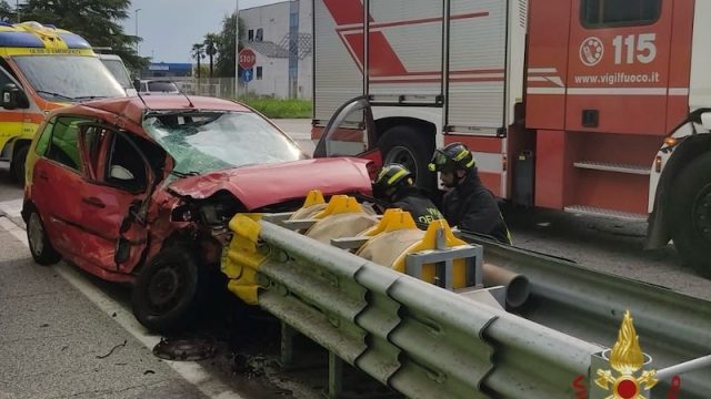 Mirano Loc. Ballò – Incidente mortale tra un pullman ed un auto in Via Stazione: Deceduto l’83enne alla guida dell’auto