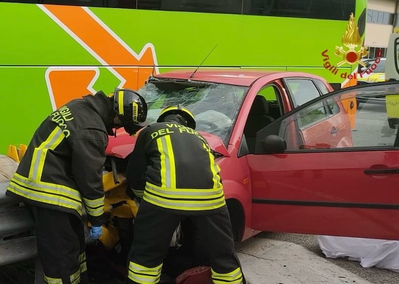 Mirano Loc. Ballò – Incidente mortale tra un pullman ed un auto in Via Stazione: Deceduto l’83enne alla guida dell’auto