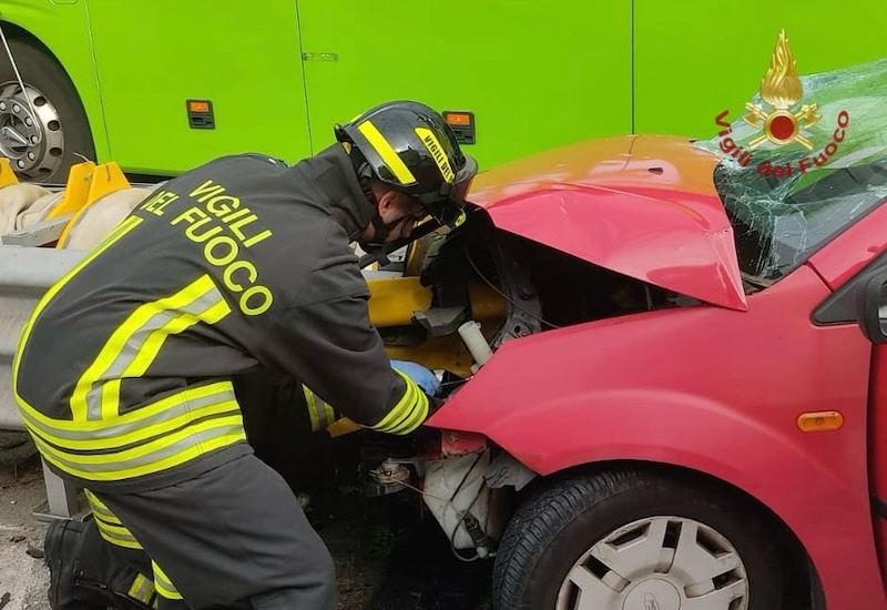 Mirano Loc. Ballò – Incidente mortale tra un pullman ed un auto in Via Stazione: Deceduto l’83enne alla guida dell’auto