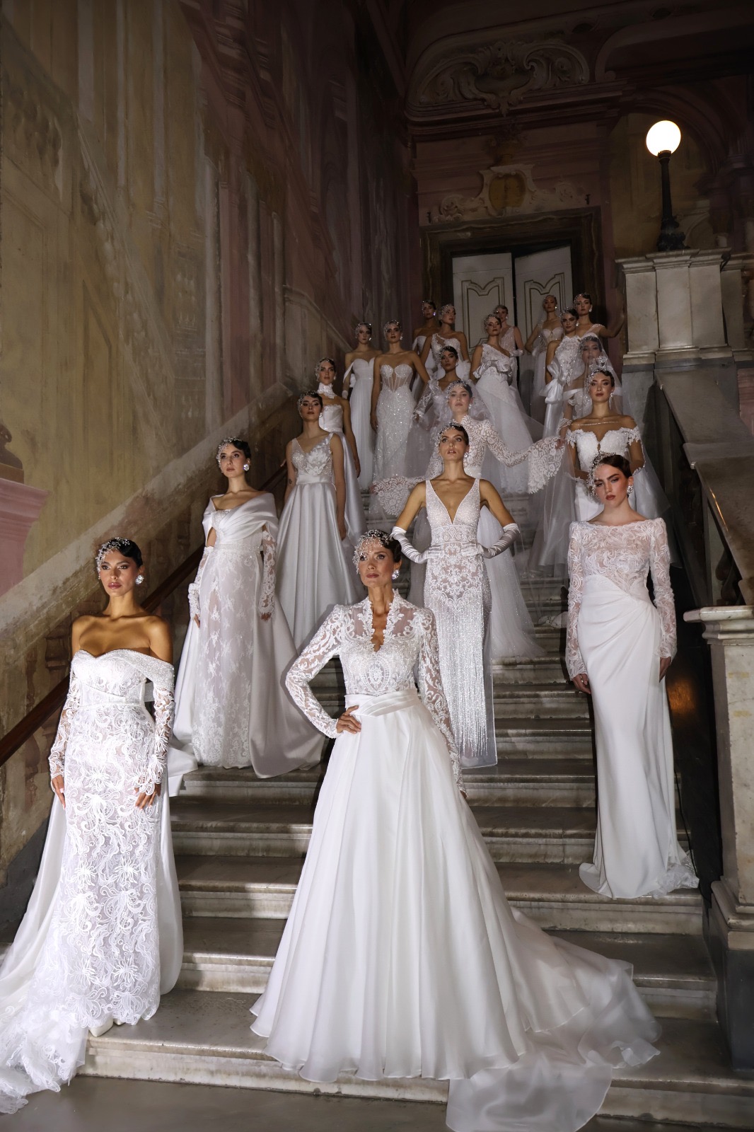 Gianni Molaro presenta Stupor Mundi la nuova collezione sposa 2026 nella suggestiva Reggia di Portici (NA)