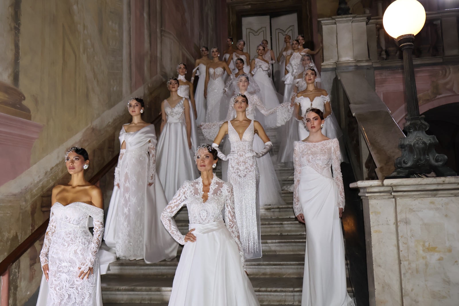 Gianni Molaro presenta Stupor Mundi la nuova collezione sposa 2026 nella suggestiva Reggia di Portici (NA)